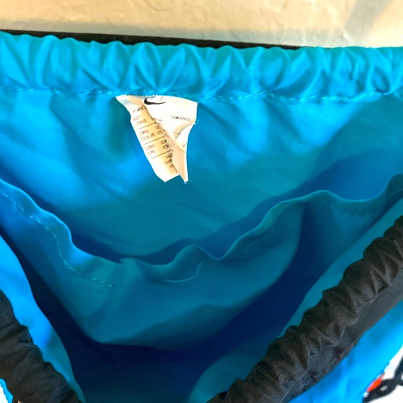 EUC Nike Bag ✔️ 13” x 17” Gym Bag Lightweight Backpack - Picture 3 of 6